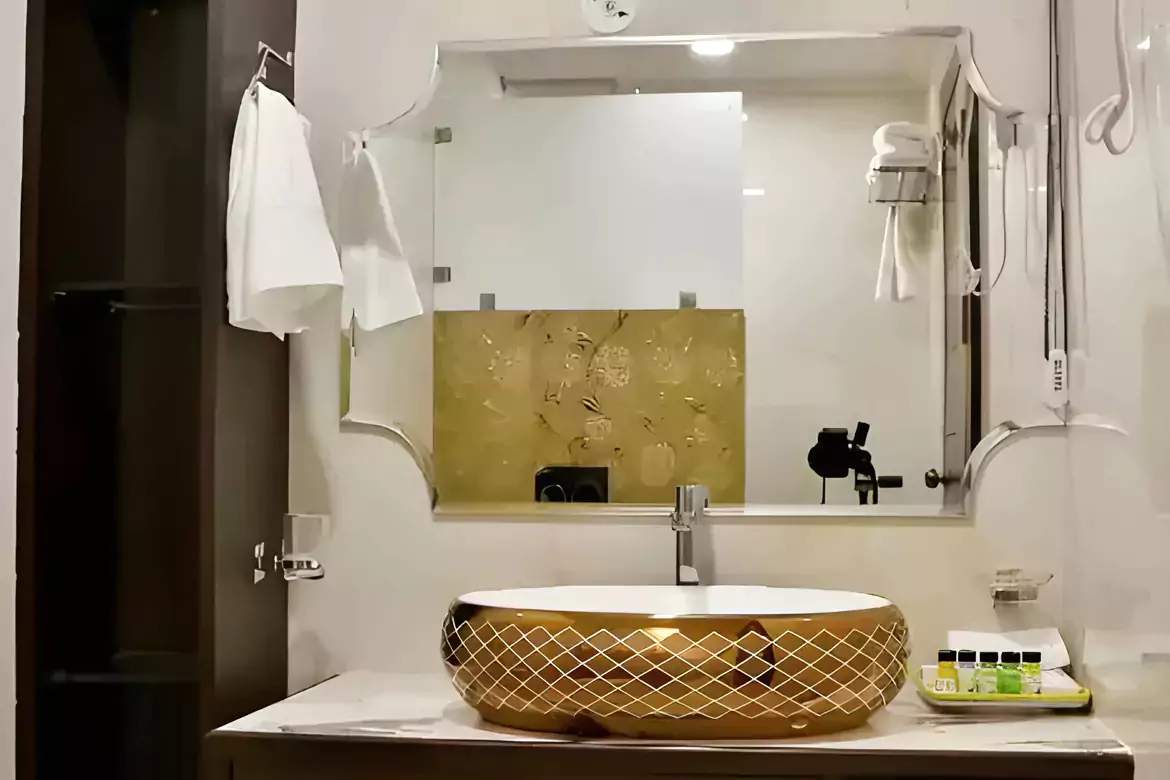 Deluxe room facilities at Marigold Inn Homestay Jaipur